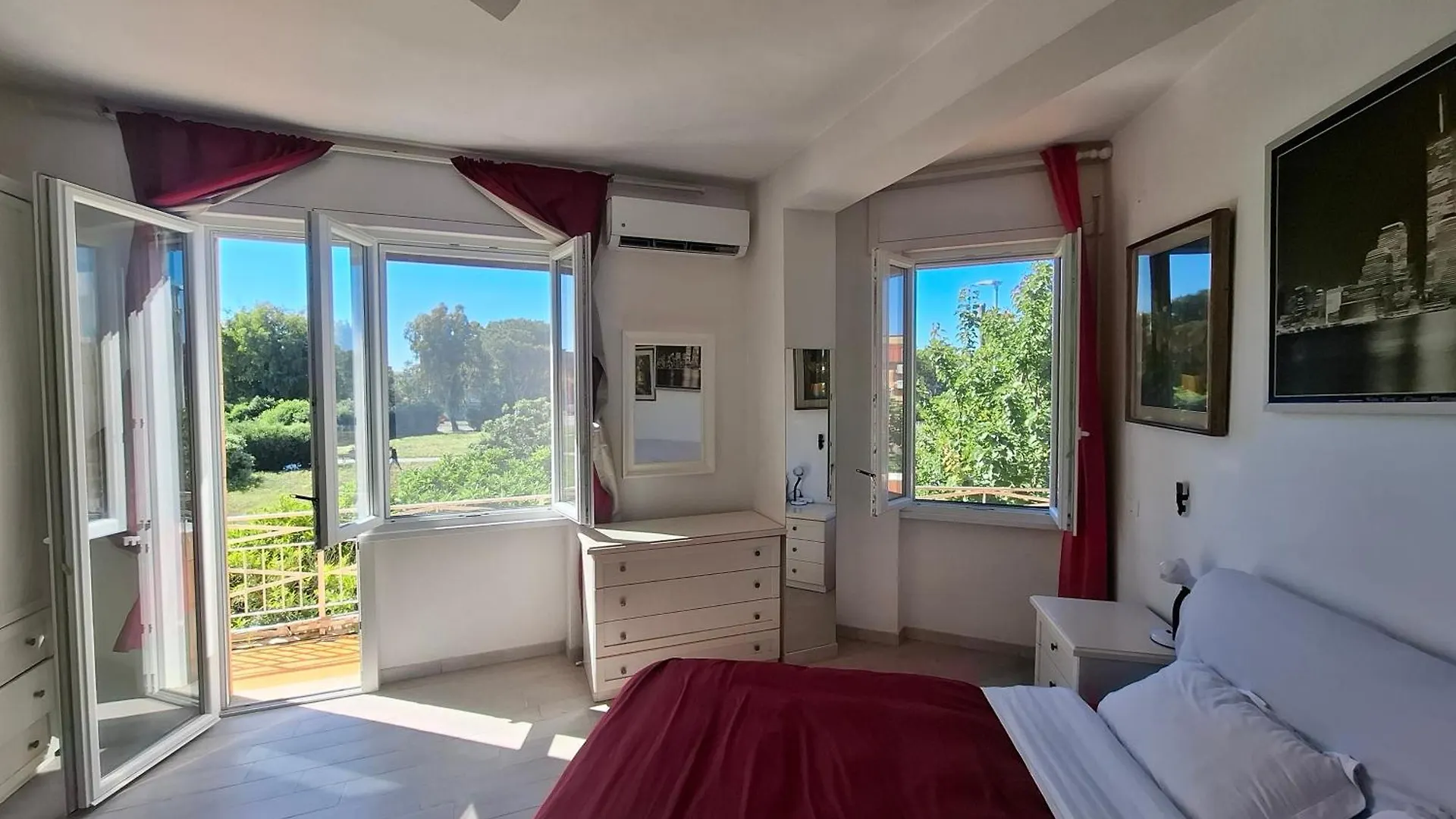 Villa Tarsia Acilia Bed & Breakfast